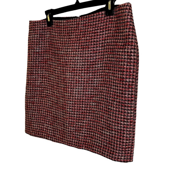 White House Black Market Dresses & Skirts - White House Black Market Red Black Tweed Pencil Skirt Size 12 Silver Thread